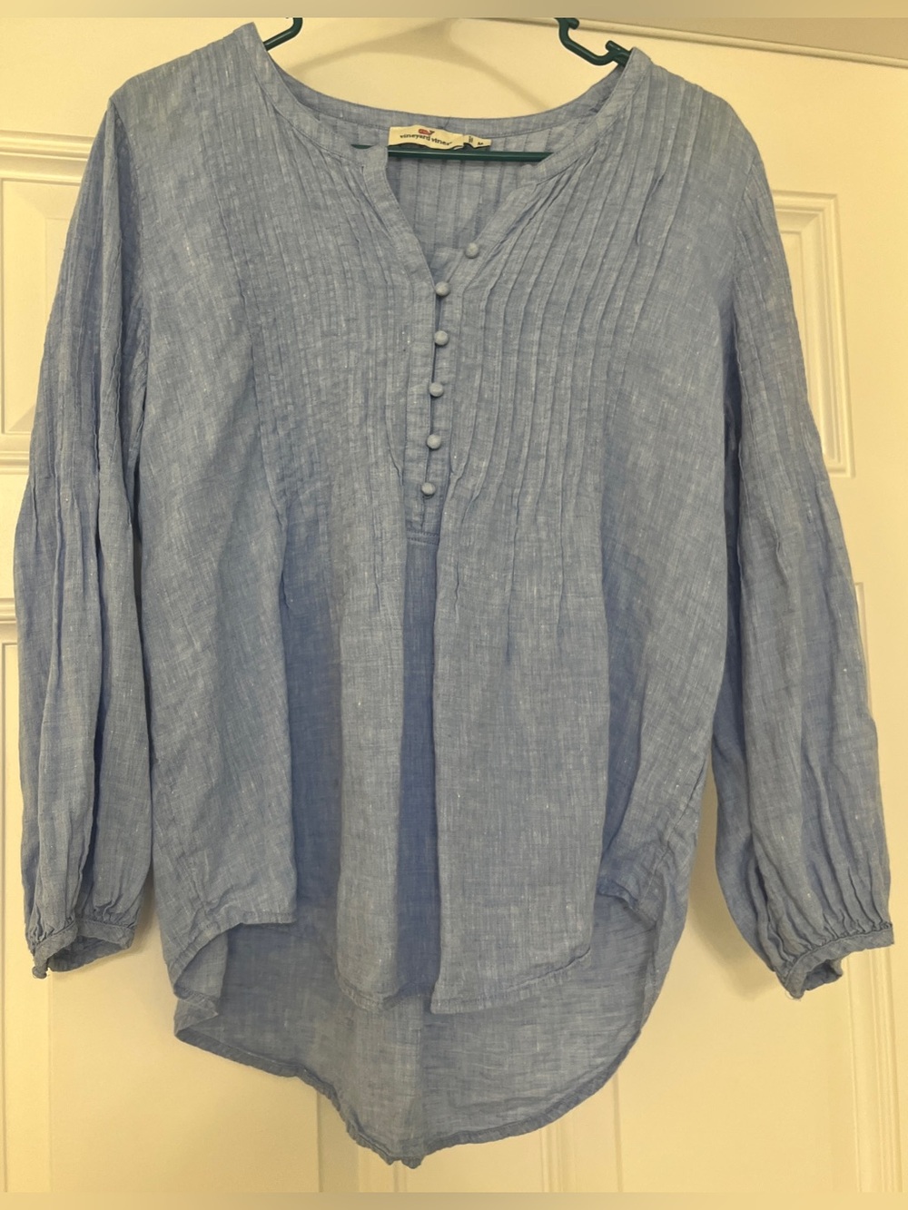 Vineyard Vines Blue Linen Top. Size medium
